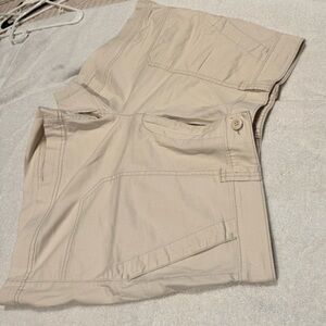 Old Navy Women's Cream Chino Shorts